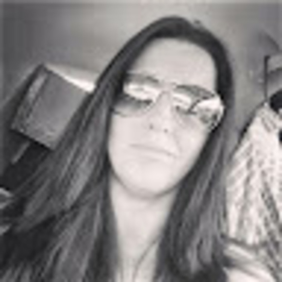 Meet your Posher, Sandra - Picture 1 of 1